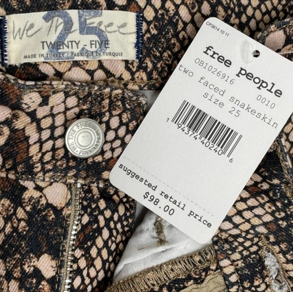 WE THE FREE NWT size 24 Jeggings in Two Faced Snakeskin print - Picture 2 of 5